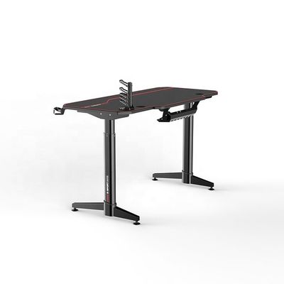 Individuell angepasster Spielstuhl und Tisch für E-Sport-Computer