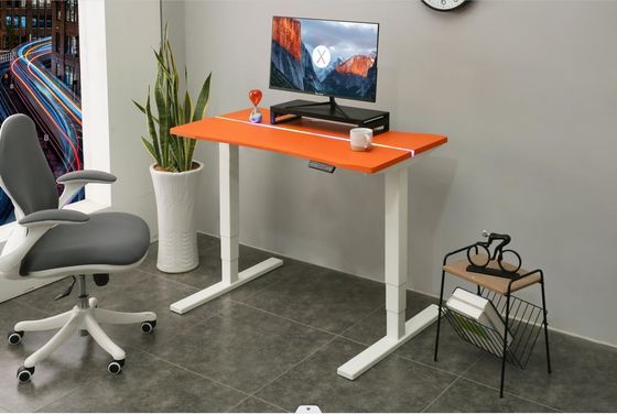 Höhenverstellbarer Schreibtisch mit Oberflächenmaterial und ergonomischem Design
