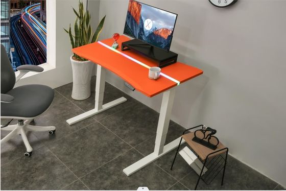 Höhenverstellbarer Schreibtisch mit Oberflächenmaterial und ergonomischem Design