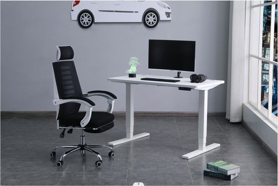 Höhenverstellbarer Schreibtisch mit Oberflächenmaterial und ergonomischem Design